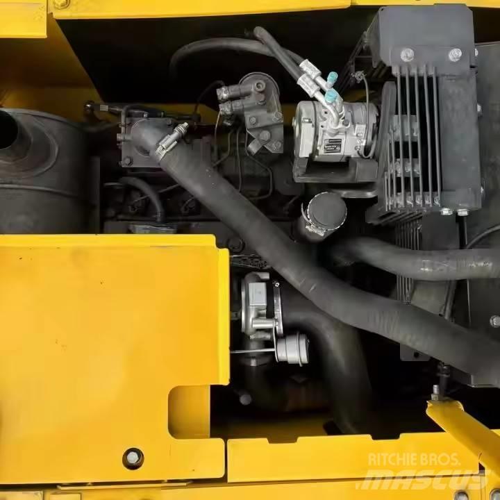 Komatsu PC 130 대형 굴삭기 29톤 이상