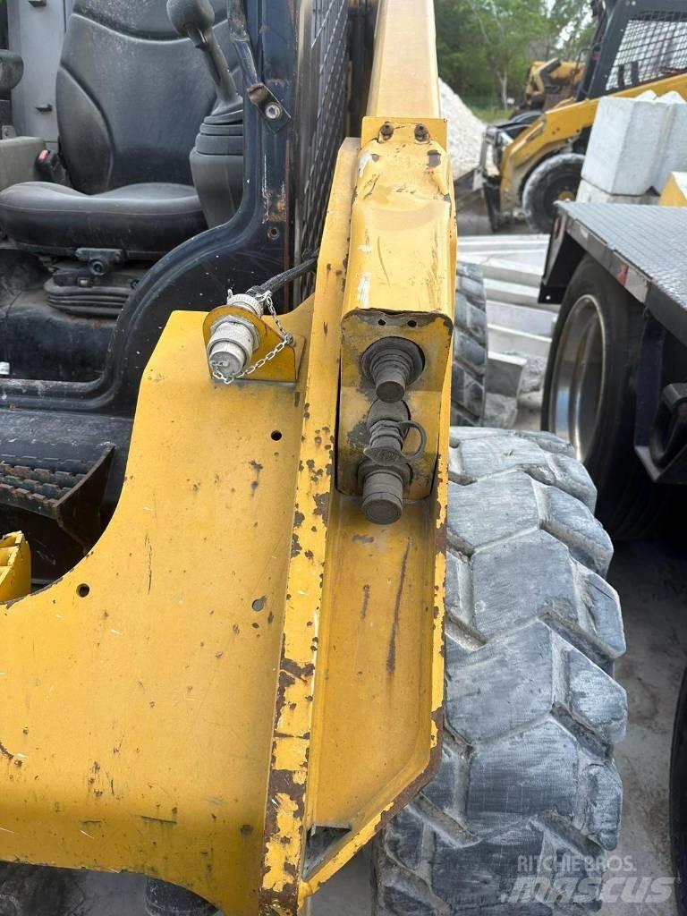CAT 262 D  스키드로더