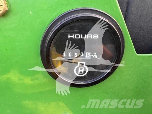 John Deere 318 탑승형 잔디깎기