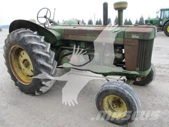John Deere 820 트랙터