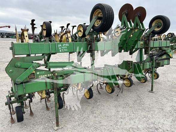 John Deere 845 줄뿌림 작물 경운기
