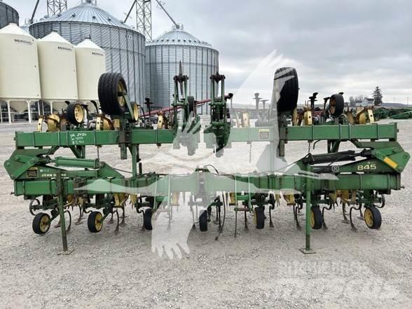 John Deere 845 줄뿌림 작물 경운기