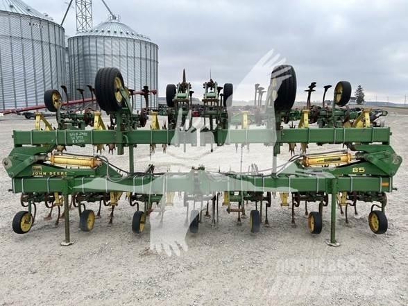 John Deere 85 줄뿌림 작물 경운기