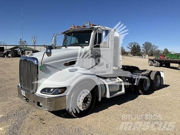 Peterbilt 384 트랙터 유닛