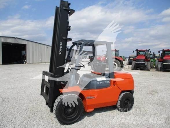 Toyota 7FDU45 디젤 지게차