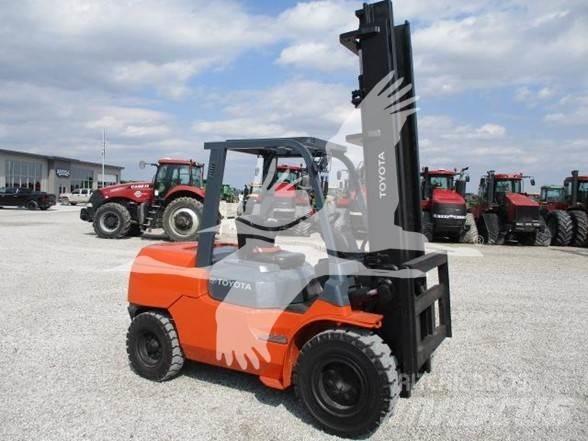 Toyota 7FDU45 디젤 지게차