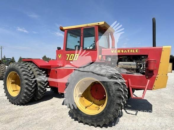 Versatile 700 트랙터
