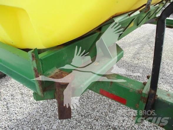 YETTER 1600 미네랄 살포기