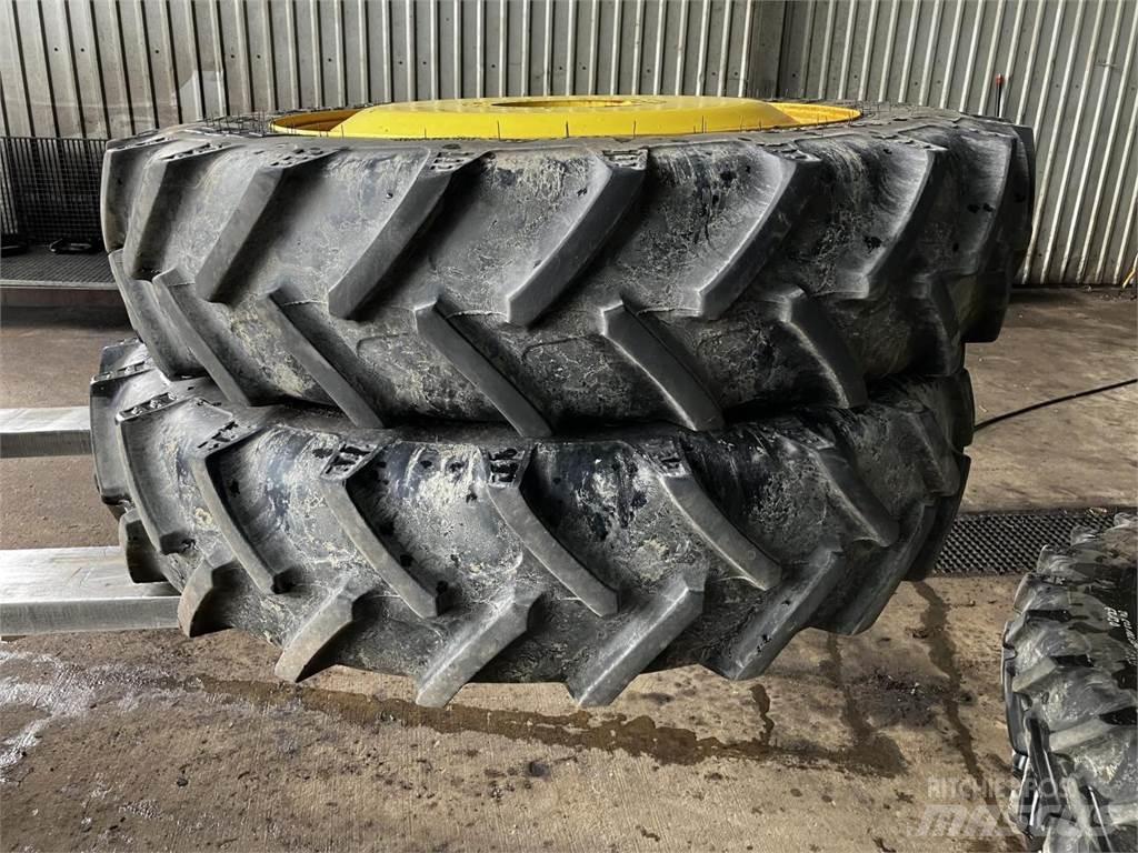 BKT 270/95R32 타이어, 휠 및 림