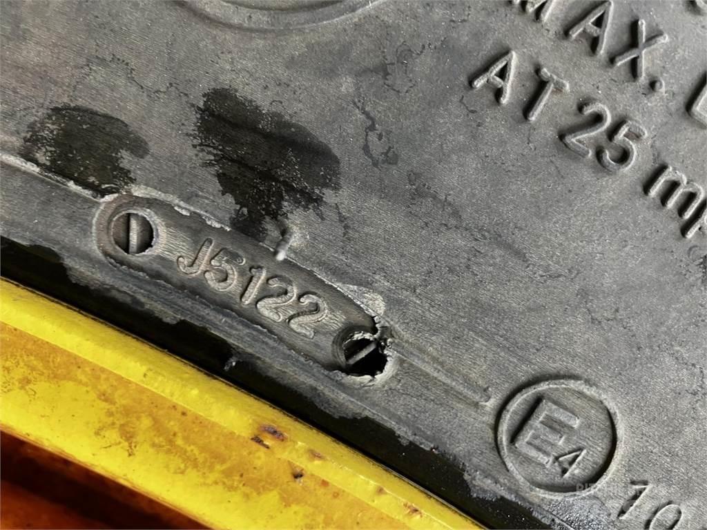 BKT 270/95R32 타이어, 휠 및 림
