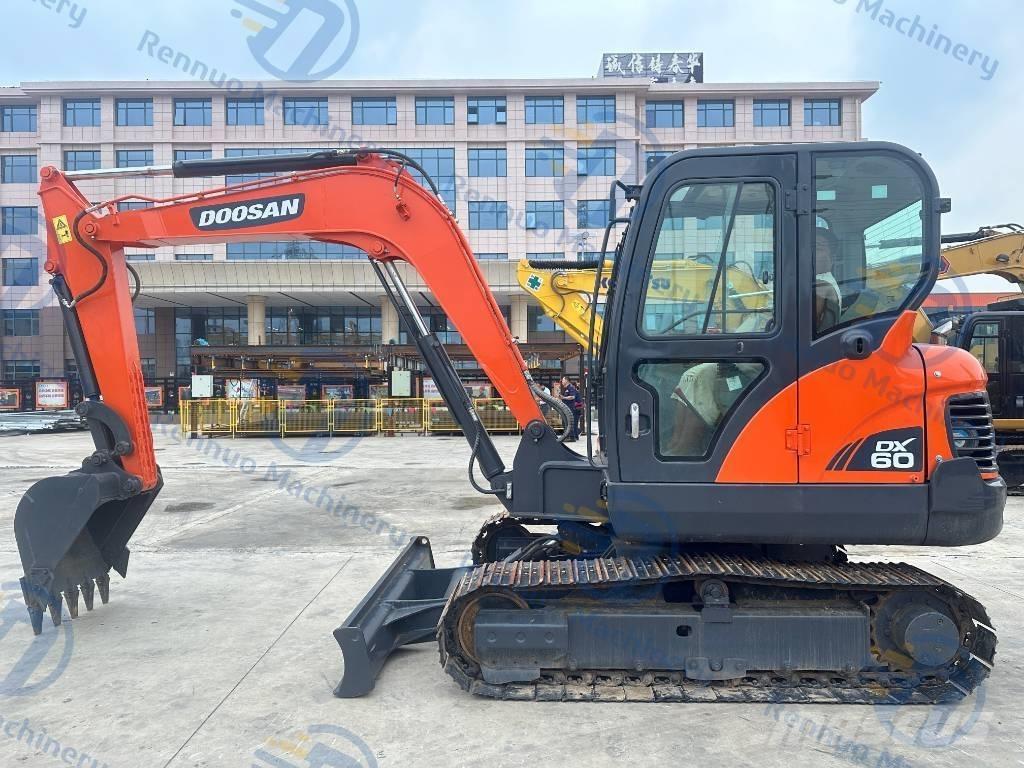 Doosan DX 60 소형 굴삭기 7톤 미만