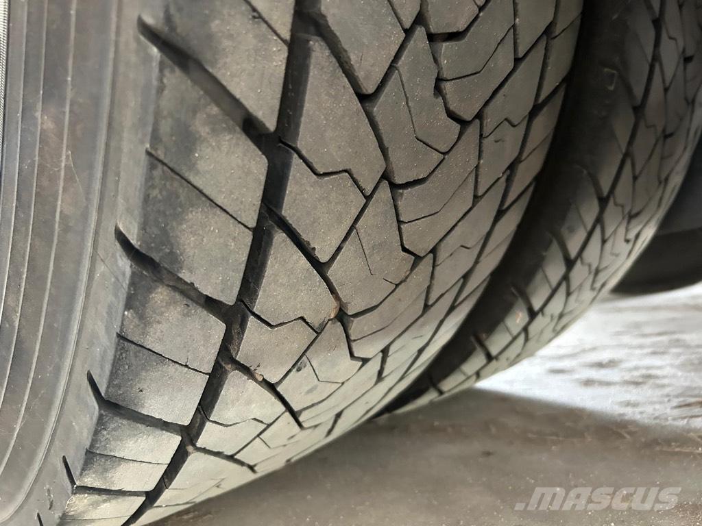 Scania G 320 가축 운반용 트럭