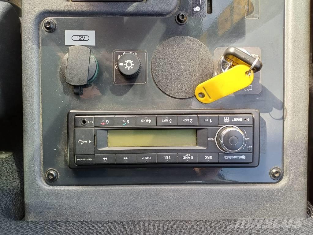 Komatsu WA 100 M-8  휠로우더