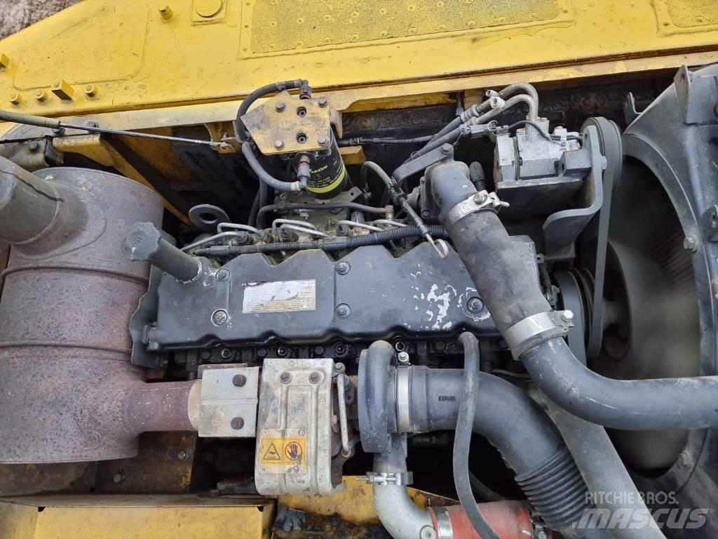 Komatsu PC 210-8 대형 굴삭기 29톤 이상