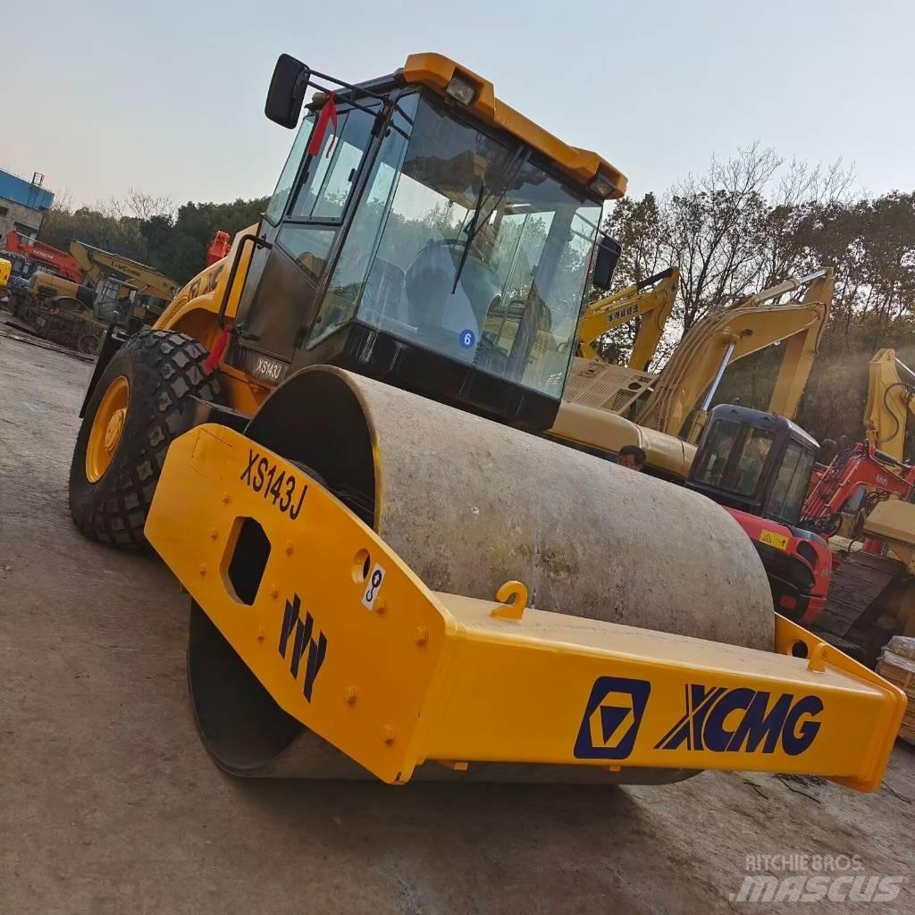 XCMG XS143J 싱글 드럼 롤러
