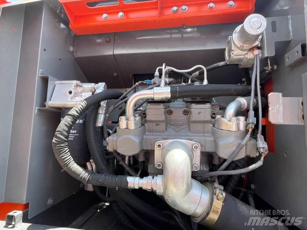 Hitachi ZX 200 대형 굴삭기 29톤 이상