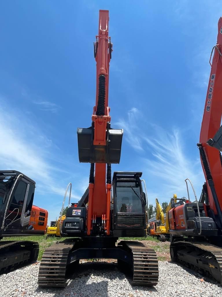 Hitachi ZX 200 대형 굴삭기 29톤 이상