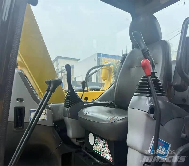 Komatsu PC 78 US-6 중형굴삭기 7톤-28톤