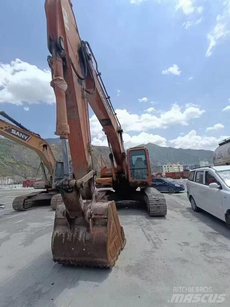 Doosan DX 225 대형 굴삭기 29톤 이상