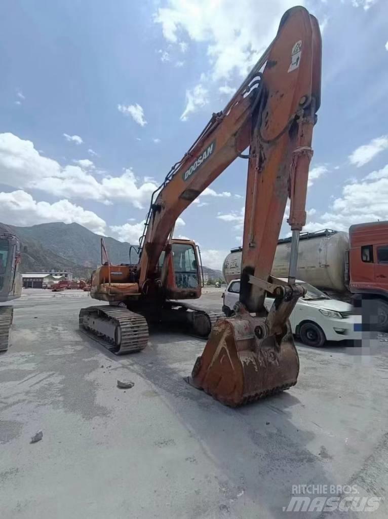 Doosan DX 225 대형 굴삭기 29톤 이상