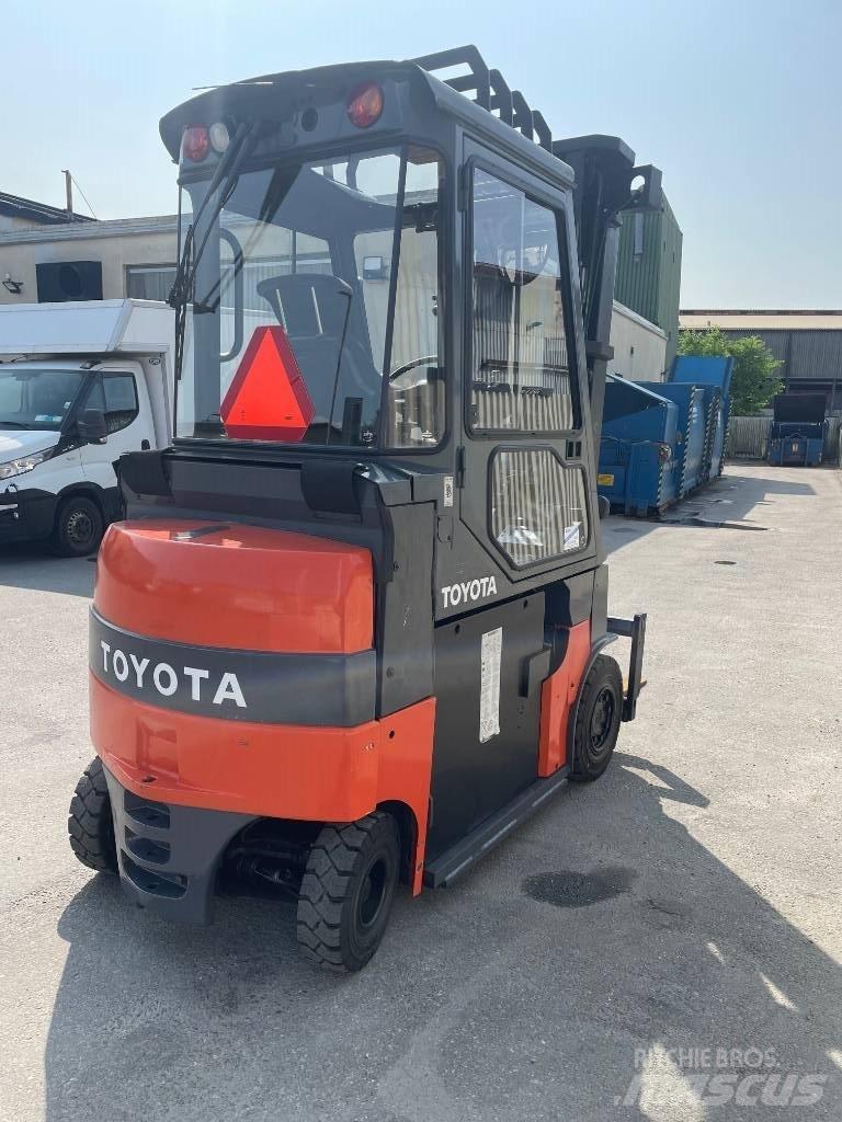 Toyota 7FBMF30 전동 지게차