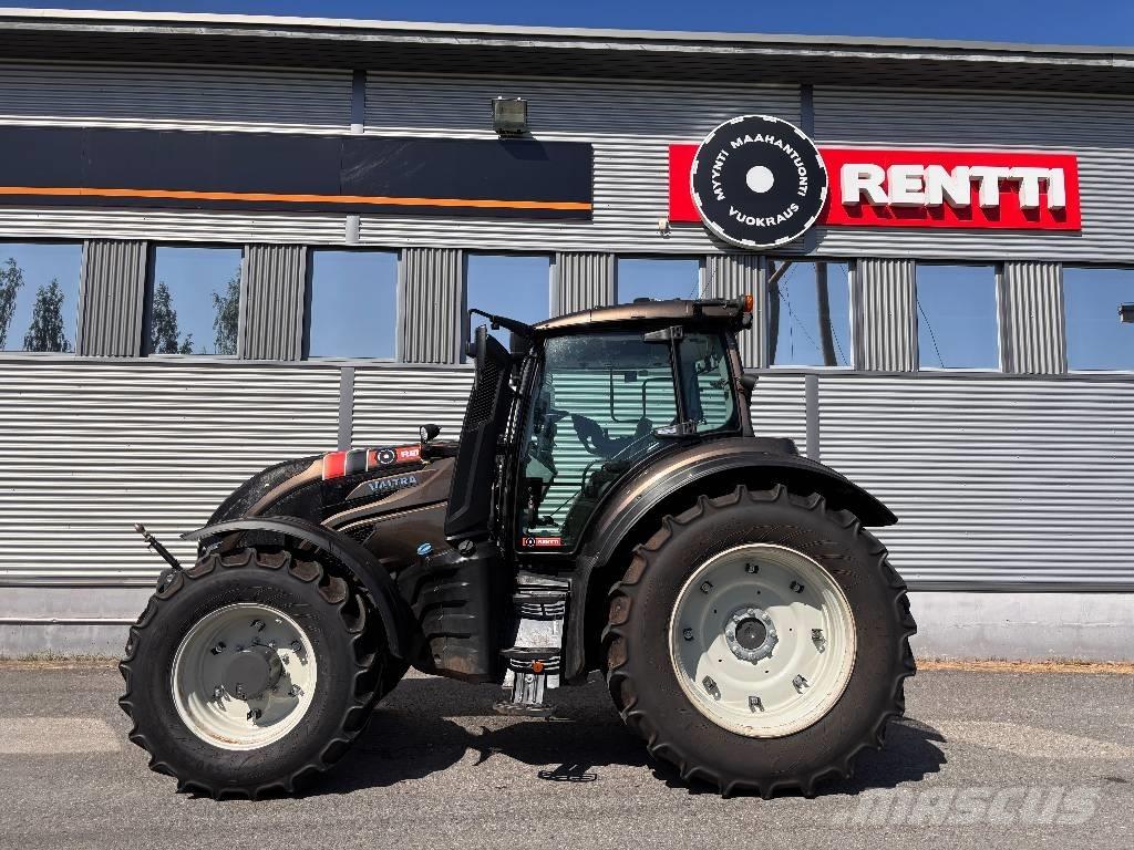 Valtra T 215 Versu 트랙터