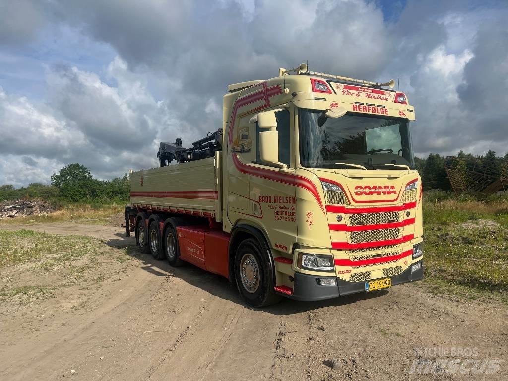 Scania R 520 Tridem 크레인 트럭