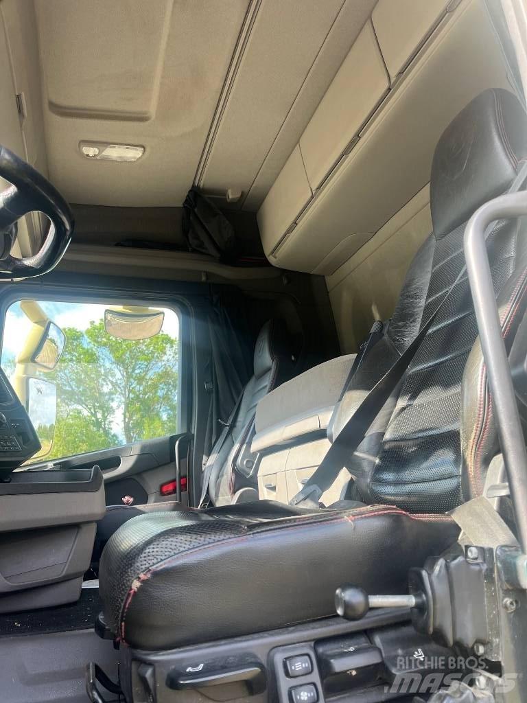 Scania R 520 Tridem 크레인 트럭