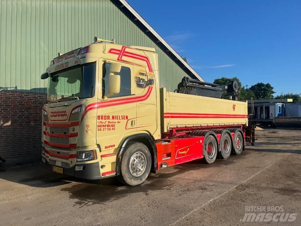 Scania R 520 Tridem 크레인 트럭