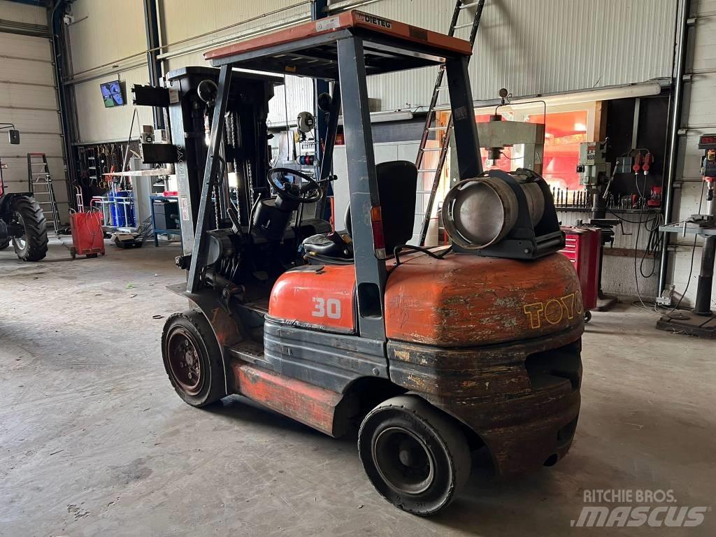 Toyota 02-6 FG F 30 LPG 지게차