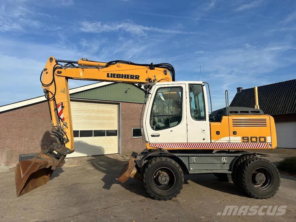 Liebherr A900 C  휠 굴삭기