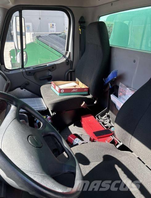 Freightliner M2 음료 배달 트럭