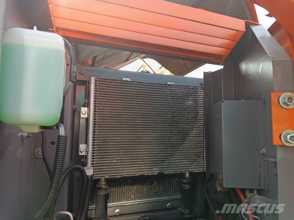 Hitachi ZX 70 중형굴삭기 7톤-28톤