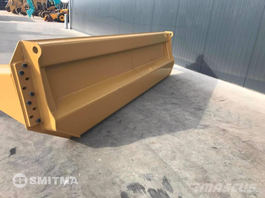 CAT 740B 테일게이트