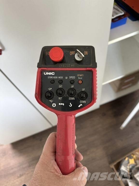 Unic B 345 트랙 크레인