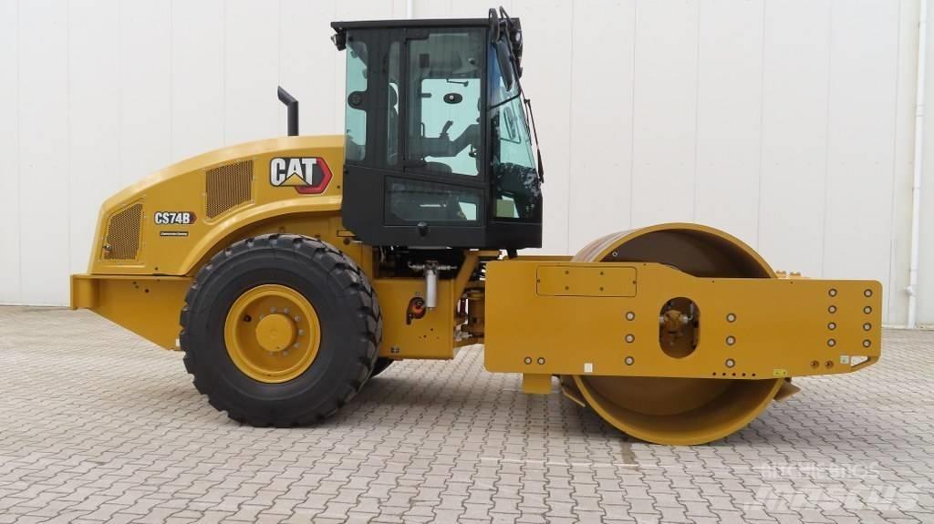 CAT CS 74 B 싱글 드럼 롤러