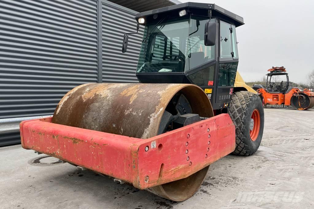 Dynapac CA302D 싱글 드럼 롤러