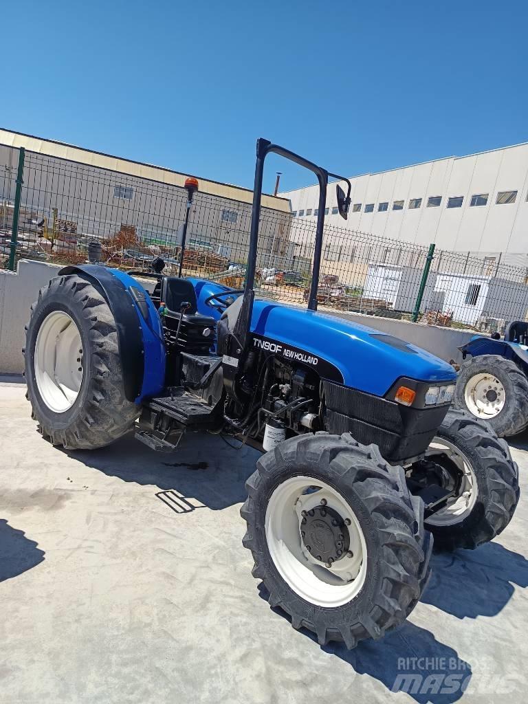 New Holland TN 90 F 트랙터