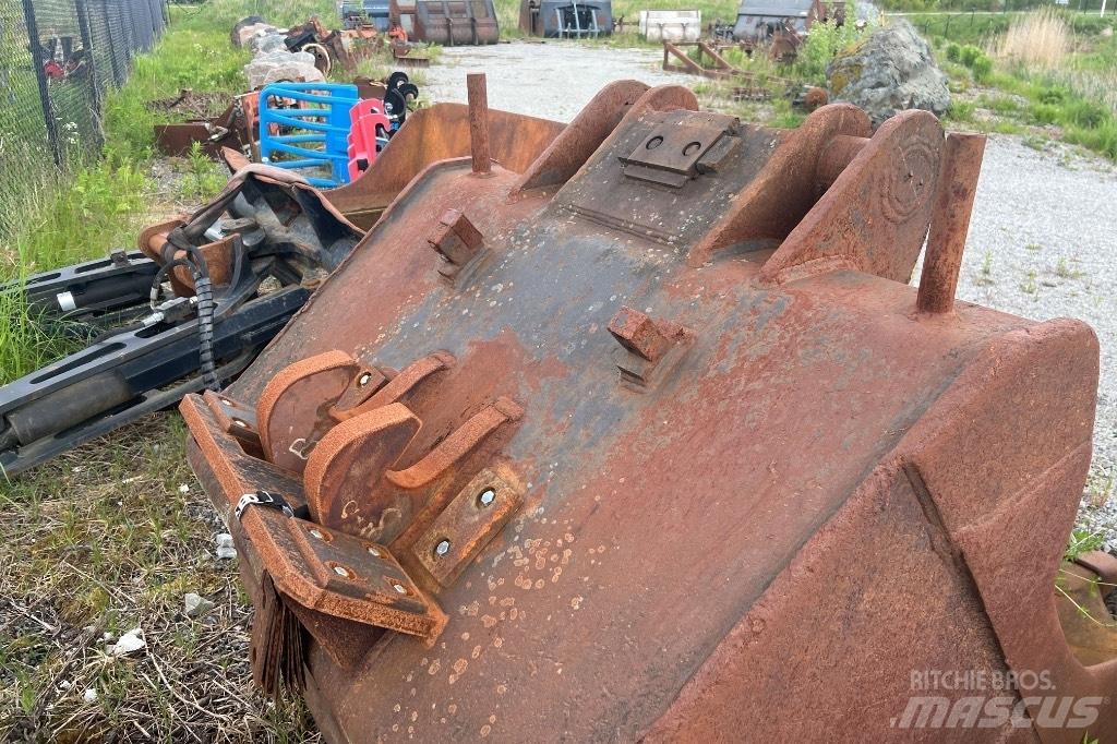 Liebherr R 946 대형 굴삭기 29톤 이상