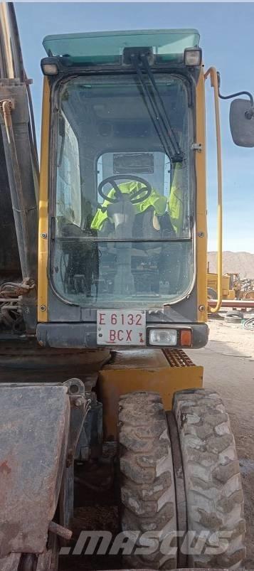 Volvo 180 Giratoria  휠 굴삭기