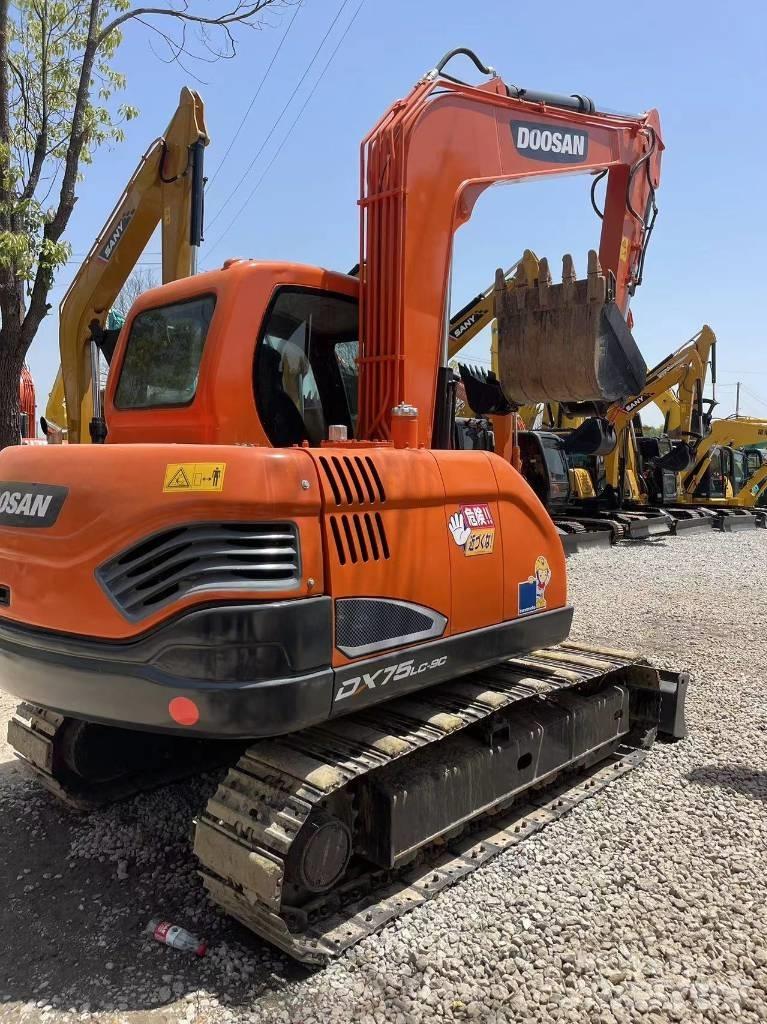 Doosan DX75 소형 굴삭기 7톤 미만
