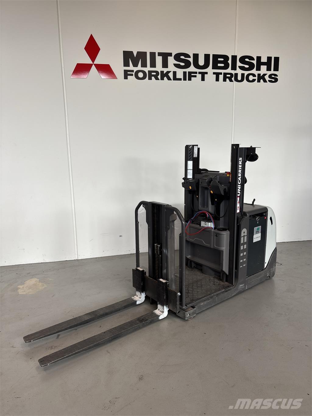 UniCarriers EPL100 경량 반출 리프터