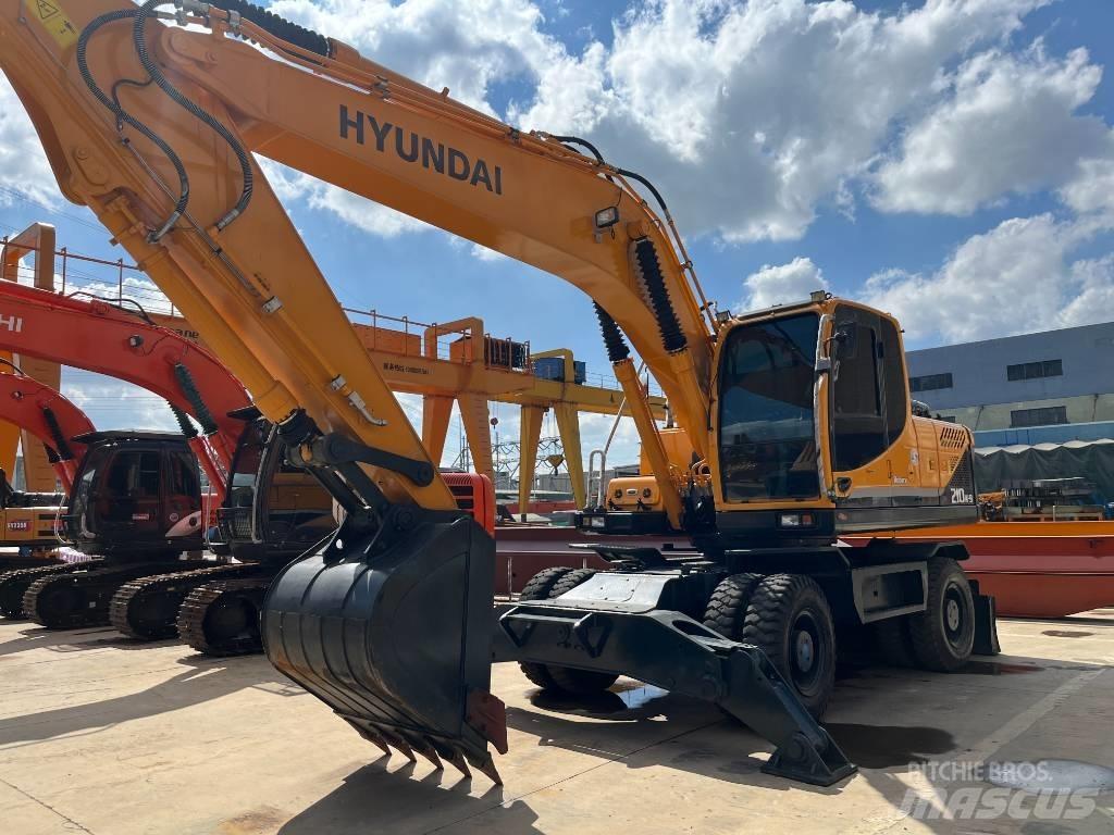 Hyundai R210W  휠 굴삭기