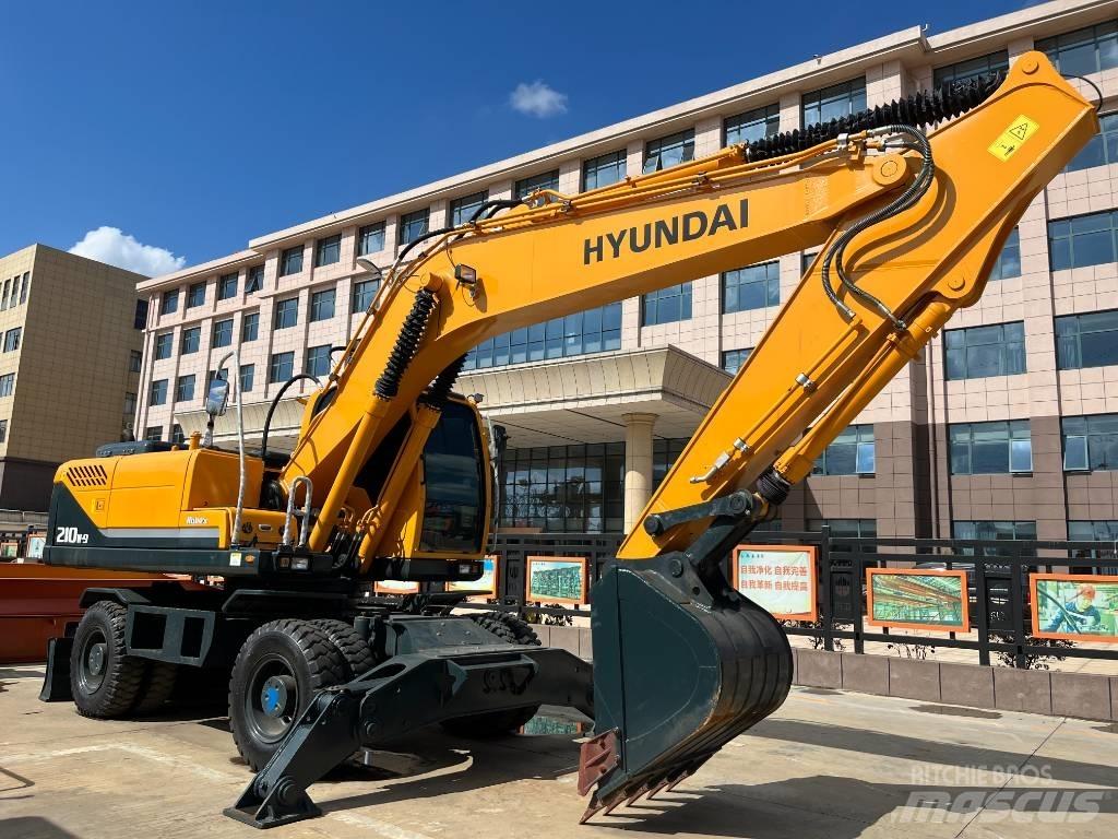 Hyundai R210W  휠 굴삭기
