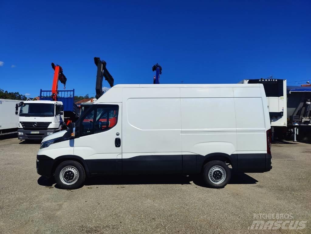 Iveco Daily 35 S 14 패널 화물차