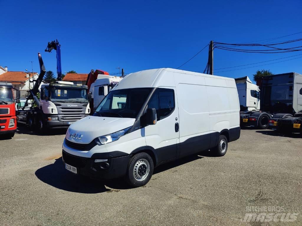 Iveco Daily 35 S 14 패널 화물차