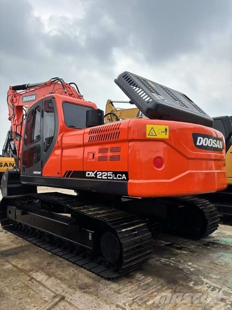 Doosan 225 LCA 대형 굴삭기 29톤 이상