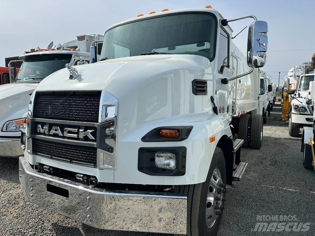 Mack MD7 폐기물 수거 트럭