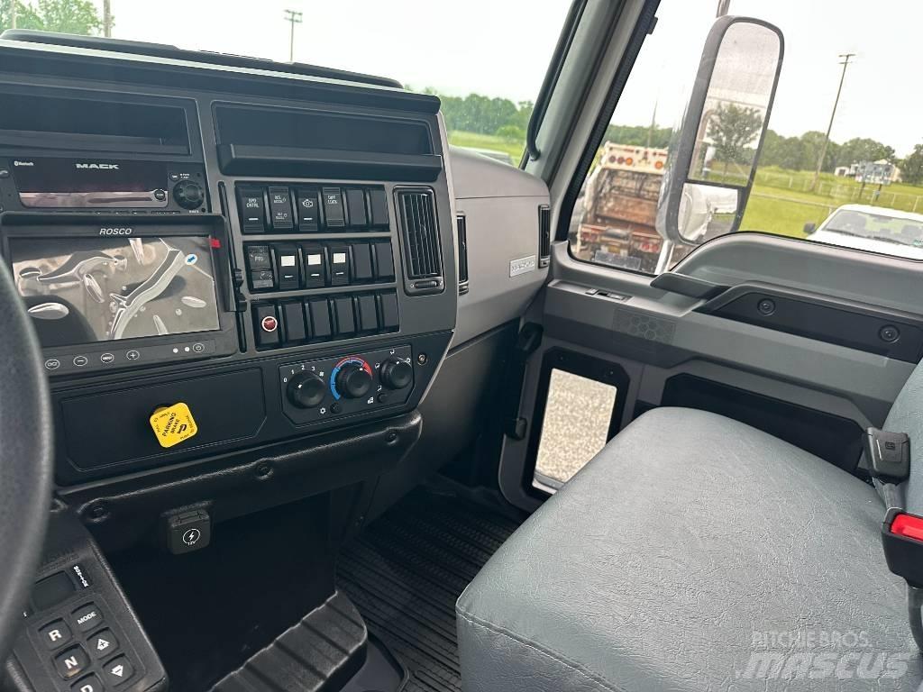 Mack MD7 폐기물 수거 트럭