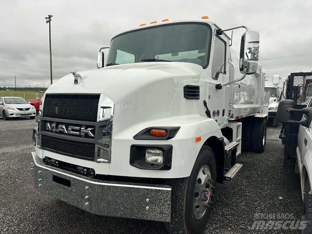 Mack MD7 폐기물 수거 트럭